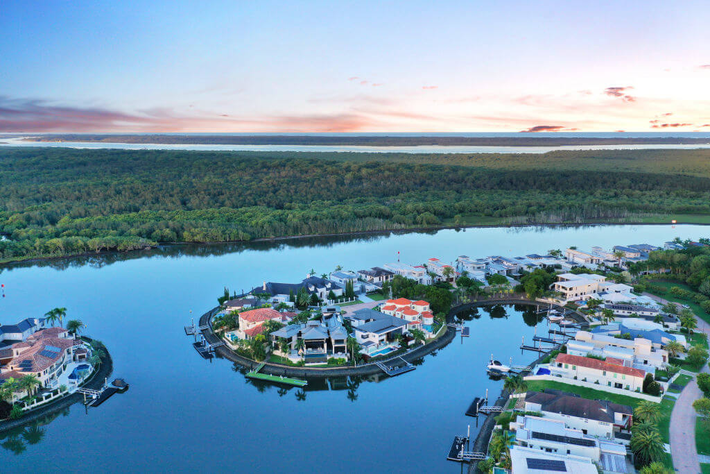 Piing Laundry and laundry service

 in Hope Island Australia